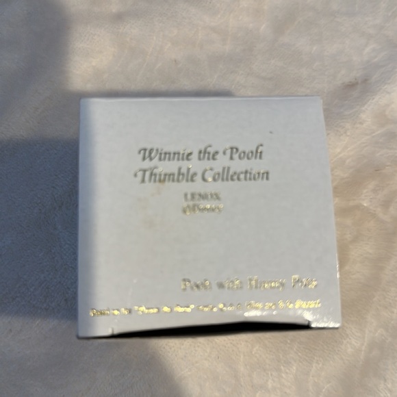 Lenox Winnie the Pooh Thimble collection figurine - Picture 2 of 7